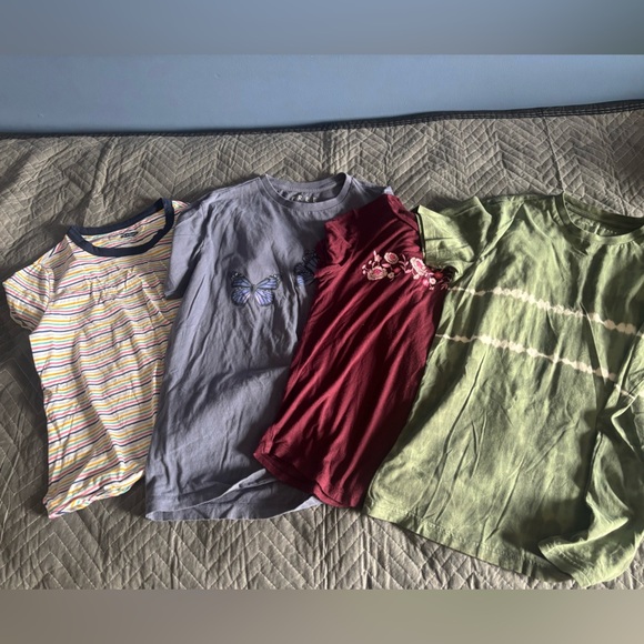 Lot of 4 juniors T shirts size small - Picture 1 of 14